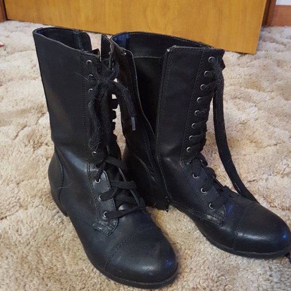 zip up combat boots